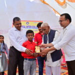 JYLD Ideal Inter College Sambhawa Gauriganj annual function mein chhoti bachchiyan Radha Krishna ke vesh mein stage par