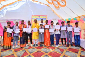 JYLD Ideal Inter College varshikotsav 2026 mein annual function mein participate karne wale vidyarthiyon ko participation certificate diya gaya manch par